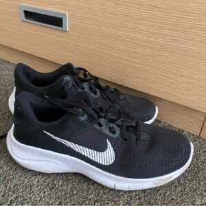 WOMEN'S NIKE FLEX EXPERIENCE RUN 11 NEXT NATURE RUNNING SHOES size 7.5